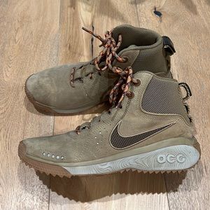 (Rare) Nike ACG “Angels Rest” in parachute beige
